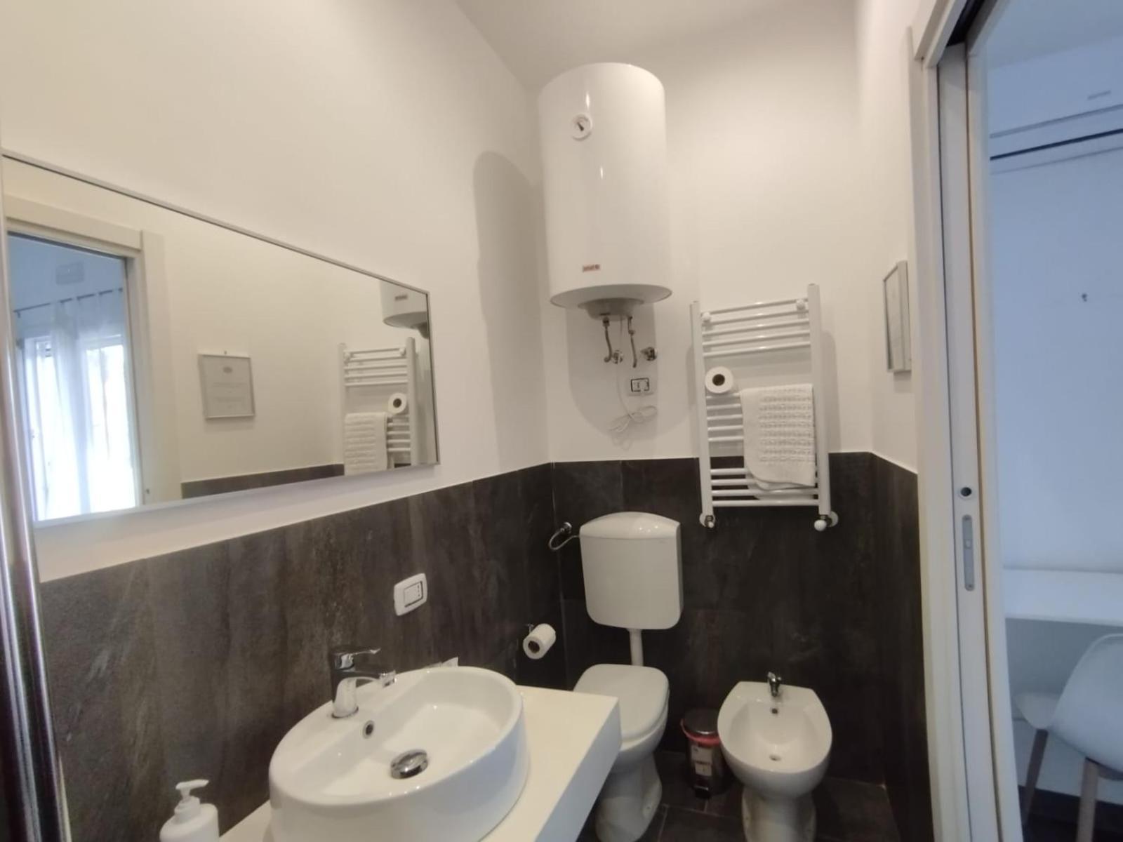Fiore Di Loto Rooms カリーニ エクステリア 写真